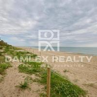 Апартаменты на первой линии моря/озера в Испании, Каталония, Багур, 75 кв.м.