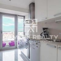 Квартира на первой линии моря/озера в Испании, Каталония, Барселона, 130 кв.м.