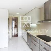 Квартира на первой линии моря/озера в Испании, Каталония, 139 кв.м.