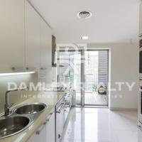 Квартира на первой линии моря/озера в Испании, Каталония, 139 кв.м.