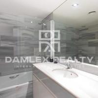 Квартира на первой линии моря/озера в Испании, Каталония, 139 кв.м.