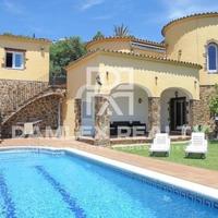 Вилла в Испании, Каталония, Жирона, 296 кв.м.