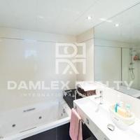 Flat at the first line of the sea / lake in Spain, Catalunya, Barcelona, 202 sq.m.