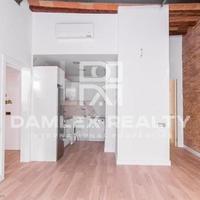 Flat in the city center in Spain, Catalunya, 72 sq.m.