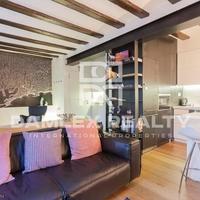 Flat in the city center in Spain, Catalunya, Barcelona, 71 sq.m.