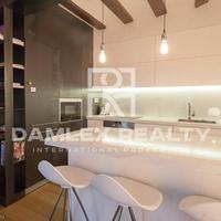 Flat in the city center in Spain, Catalunya, Barcelona, 71 sq.m.