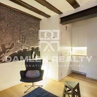 Flat in the city center in Spain, Catalunya, Barcelona, 71 sq.m.