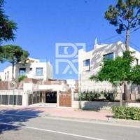 Townhouse at the first line of the sea / lake in Spain, Catalunya, Girona, 201 sq.m.