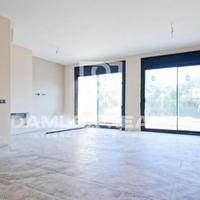 Townhouse at the first line of the sea / lake in Spain, Catalunya, Girona, 201 sq.m.