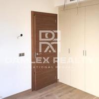 Townhouse at the first line of the sea / lake in Spain, Catalunya, Girona, 201 sq.m.