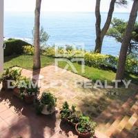 Villa at the first line of the sea / lake in Spain, Catalunya, Girona, 300 sq.m.
