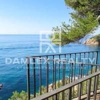 Villa at the first line of the sea / lake in Spain, Catalunya, Girona, 300 sq.m.