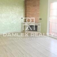 Apartment at the first line of the sea / lake in Spain, Catalunya, Girona, 132 sq.m.