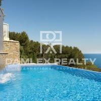 Villa in Spain, Catalunya, Girona, 550 sq.m.