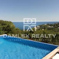 Villa in Spain, Catalunya, Girona, 550 sq.m.