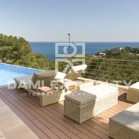Villa in Spain, Catalunya, Girona, 550 sq.m.