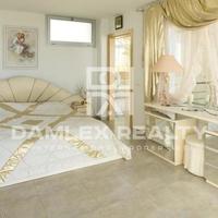 Villa in Spain, Catalunya, Girona, 550 sq.m.