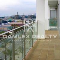 Квартира на первой линии моря/озера в Испании, Каталония, 138 кв.м.