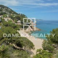 Земельный участок на второй линии моря/озера в Испании, Каталония, Жирона