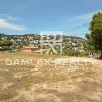 Земельный участок на второй линии моря/озера в Испании, Каталония, Жирона