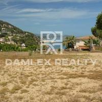 Земельный участок на второй линии моря/озера в Испании, Каталония, Жирона