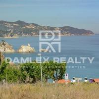 Земельный участок на второй линии моря/озера в Испании, Каталония, Жирона