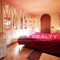 Апартаменты в центре города в Испании, Каталония, 196 кв.м.