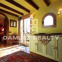 Апартаменты в центре города в Испании, Каталония, 196 кв.м.