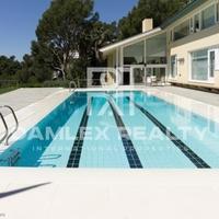 Вилла в пригороде в Испании, Каталония, Жирона, 690 кв.м.