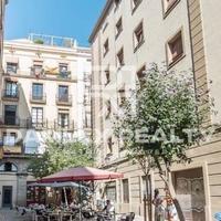 Apartment in the city center in Spain, Catalunya, Barcelona, 105 sq.m.
