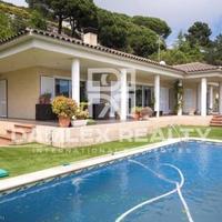 Вилла в пригороде в Испании, Каталония, Багур, 461 кв.м.