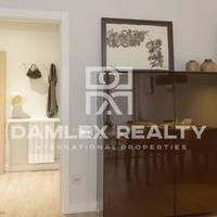 Flat in the city center in Spain, Catalunya, Barcelona, 94 sq.m.