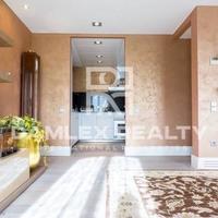 Flat in the city center in Spain, Catalunya, 192 sq.m.