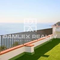 Flat at the first line of the sea / lake in Spain, Catalunya, Girona, 360 sq.m.