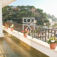 Flat at the first line of the sea / lake in Spain, Catalunya, Girona, 360 sq.m.