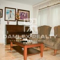 Flat at the first line of the sea / lake in Spain, Catalunya, Girona, 360 sq.m.