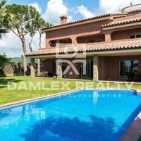 Вилла в пригороде в Испании, Каталония, Багур, 600 кв.м.