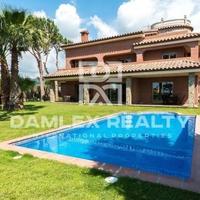 Вилла в пригороде в Испании, Каталония, Багур, 600 кв.м.