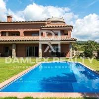 Вилла в пригороде в Испании, Каталония, Багур, 600 кв.м.