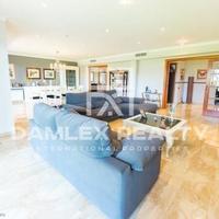 Вилла в пригороде в Испании, Каталония, Багур, 600 кв.м.