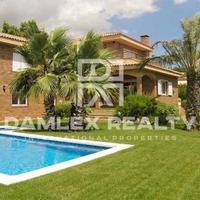 Вилла в Испании, Каталония, Багур, 400 кв.м.