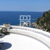 Вилла на первой линии моря/озера в Испании, Каталония, Жирона, 320 кв.м.