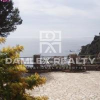 Вилла на первой линии моря/озера в Испании, Каталония, Жирона, 320 кв.м.