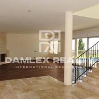 Вилла в Испании, Каталония, Жирона, 1200 кв.м.