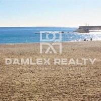 Flat at the first line of the sea / lake in Spain, Catalunya, Barcelona, 100 sq.m.