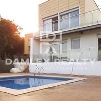 Villa in Spain, Catalunya, Girona, 190 sq.m.