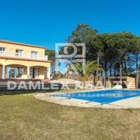 Villa in Spain, Catalunya, Girona, 320 sq.m.
