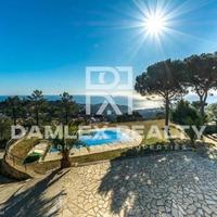 Villa in Spain, Catalunya, Girona, 320 sq.m.