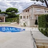 Villa in Spain, Catalunya, Girona, 556 sq.m.