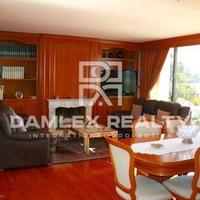 Apartment at the first line of the sea / lake in Spain, Catalunya, Girona, 230 sq.m.